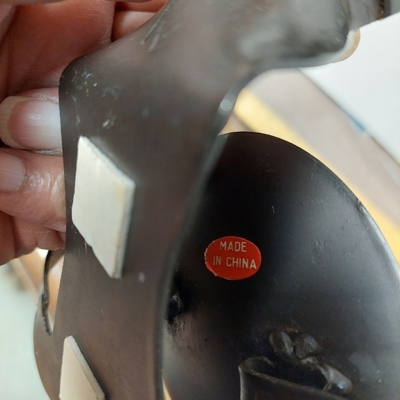 Black Metal Human-shaped Candleholder - Picture 6 of 8